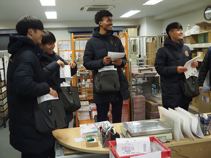 サッカークラブ『Criacao Shinjuku』の選手にポスティングを体験いただきました